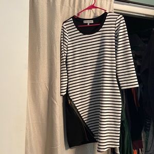 Fitting striped dress with functional slit zipper